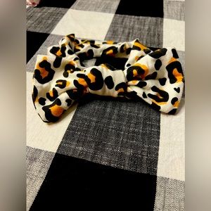 Leopard Pint Bow